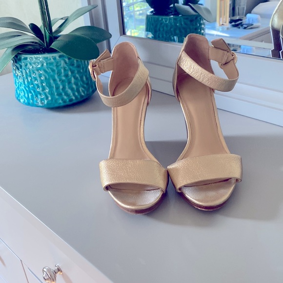 Michael Kors wedge sandals. - Picture 5 of 9